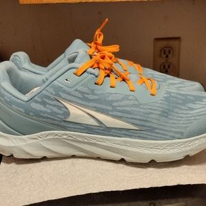 Altra women's Rivera